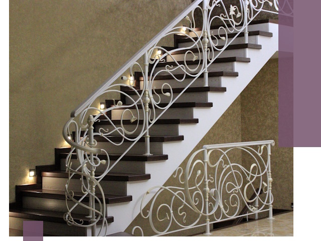 Кованые лестницы под ключ в Лесне — изготовление и монтаж