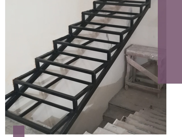 Демонтаж лестниц на металлокаркасе в Лесне: быстрый вывоз и разбор