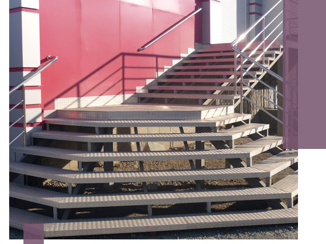 Лестницы для магазина в Лесне — изготовление и монтаж