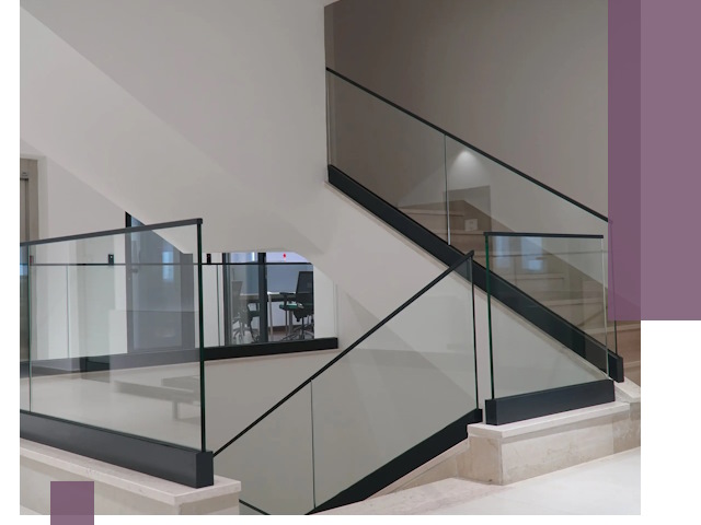 Стеклянные перила премиум-класса с установкой в Лесне