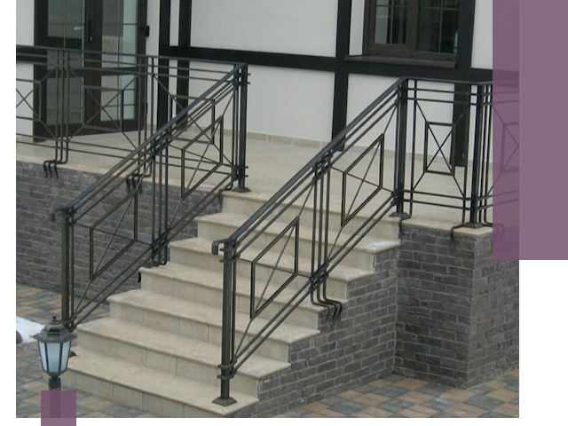 Перила для крыльца в Лесне — монтаж, изготовление и установка