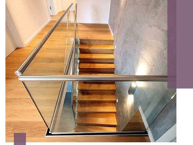 Перила для лестницы в доме — изготовление и монтаж в Лесне