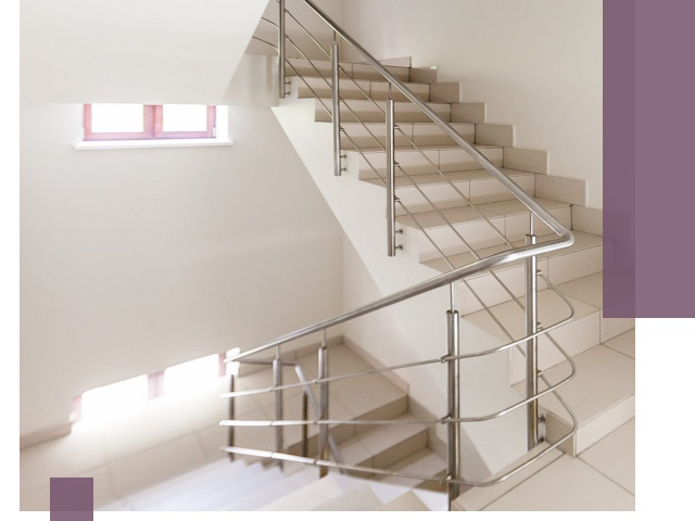 Установка и замена перил в подъезде в Лесне